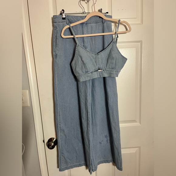 Chic Light Blue Denim Set: wide leg pants and crop cut out top - Picture 1 of 11